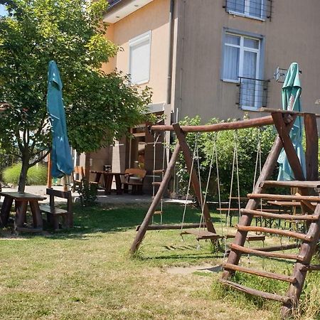 Penzion Arcadia Nové Zámky Exterior foto