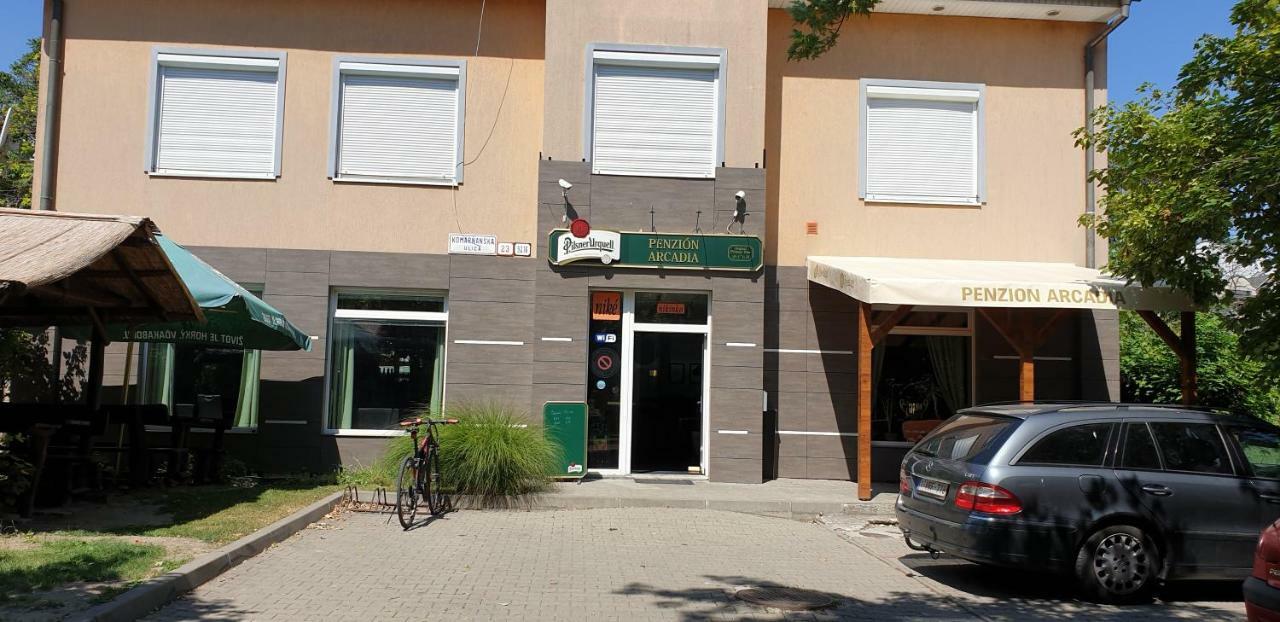 Penzion Arcadia Nové Zámky Exterior foto